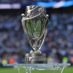 Choca ebrio conductor contra mueblería y abandona a su compañero de parranda