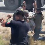 Moisés Muñoz simuló quedarse dormido en conferencia de Efraín Juárez