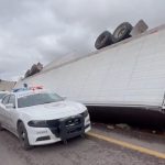 Vuelca tráiler con carne en carretera a Torreón; decenas esperan al acecho – vanguardia.com.mx